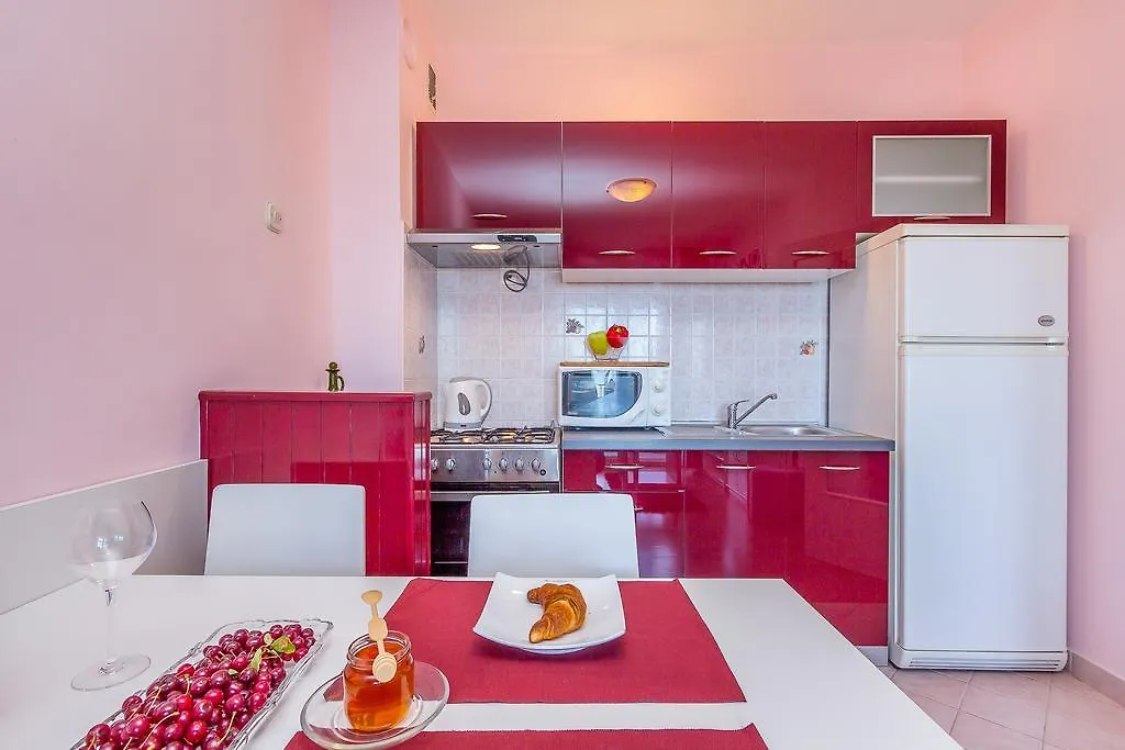 Romance Apartment Pula 0*,